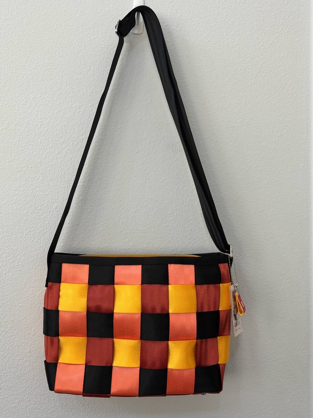 LE Harveys Seatbelt Halloween Jack-O-Lantern medium messenger bag NWT